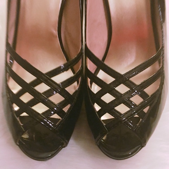 MICHAEL KORS practically new open toed Black Heel - Picture 3 of 8